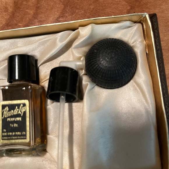 LeQuad Vintage Perfume Set - Picture 8 of 13